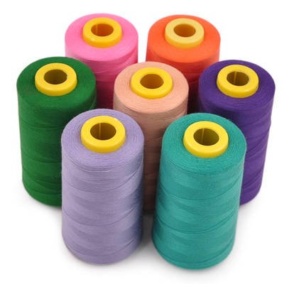 Billiger Fabrikpreis 5000 Yards 100% gesponnenes Polyester Nähgarn 40/2 3000 Yards auf Lager
