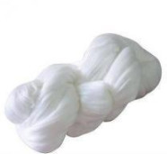 100% Jungpflanzenpolyester Ring Spund Garne in Händen