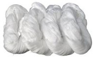 100% Jungpflanzenpolyester Ring Spund Garne in Händen