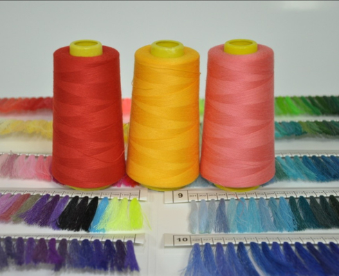 Mehrfarbige 100%-Kern-Spun-Polyester-Nähtfaden 40/2 3000Y 4000Y 5000Yards