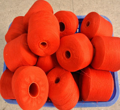 Hochwertige 40/2, 60/2 gefärbte Farben 100% Polyester Ring Spund Garne für Nähgarne