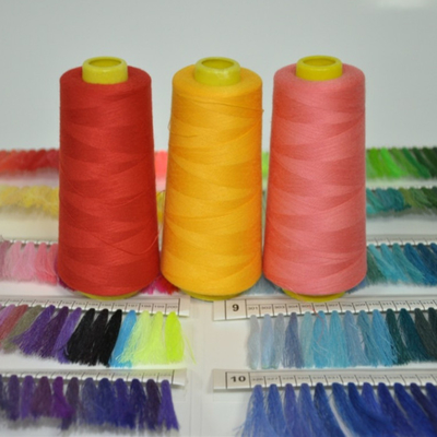 45/2 Polyester Nähgarne mit hoher Festigkeit und normaler Verpackung
