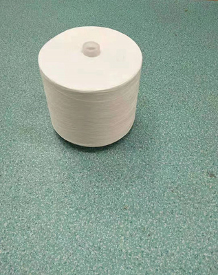 60/2 helles rohes Weiß-Polyester 100% gesponnenes Garn auf Papierkegel