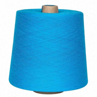 Hochwertiges Polyestermischgarn für langlebige weiche Strickwaren