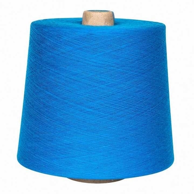 Hochwertiges Polyestermischgarn für langlebige weiche Strickwaren