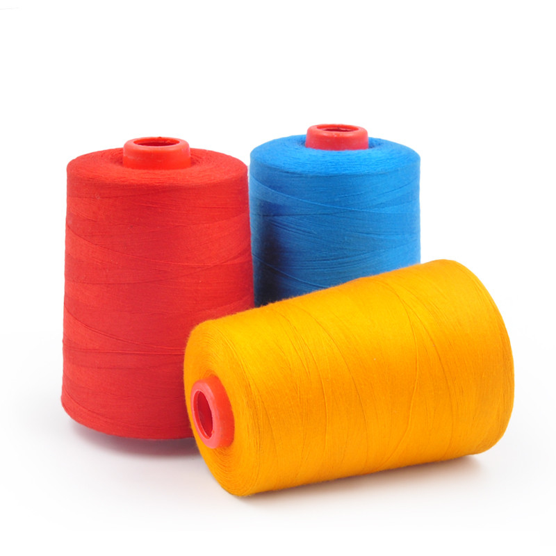 Gute Gleichmäßigkeit Polyester-Kern-Spun-Garn Mehrfarbige Fäden zum Nähen